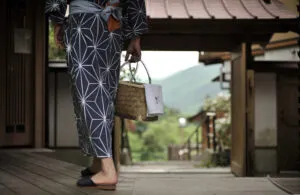 四万温泉の「昭和レトロ」な街並みを歩く。古き良き湯治場の空気を味わう